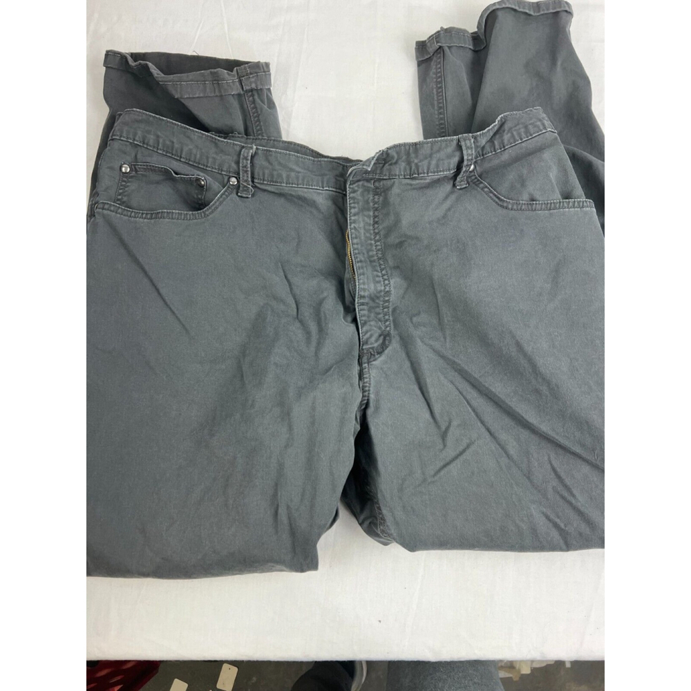 Men’s Wrangler Flat Front Straight Fit Jeans Size 42x30 Black 5-Pocket Denim EUC